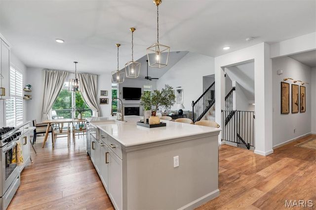 854 Nardin Drive, Chesterfield, MO 63017
