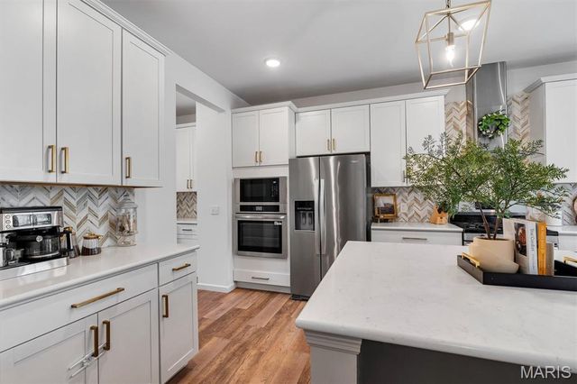 854 Nardin Drive, Chesterfield, MO 63017