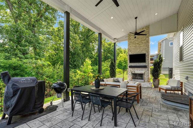 854 Nardin Drive, Chesterfield, MO 63017