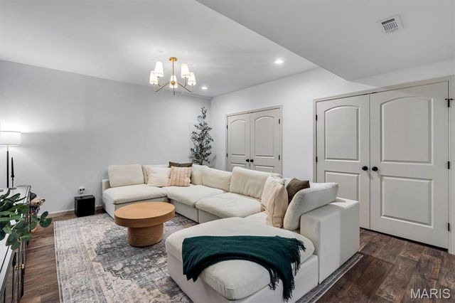854 Nardin Drive, Chesterfield, MO 63017
