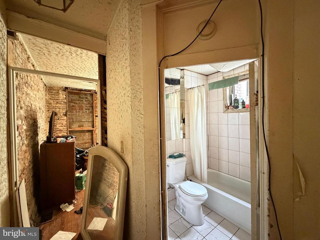 Image 17 of property listing at 421 E 28TH ST, Baltimore, MD 21218