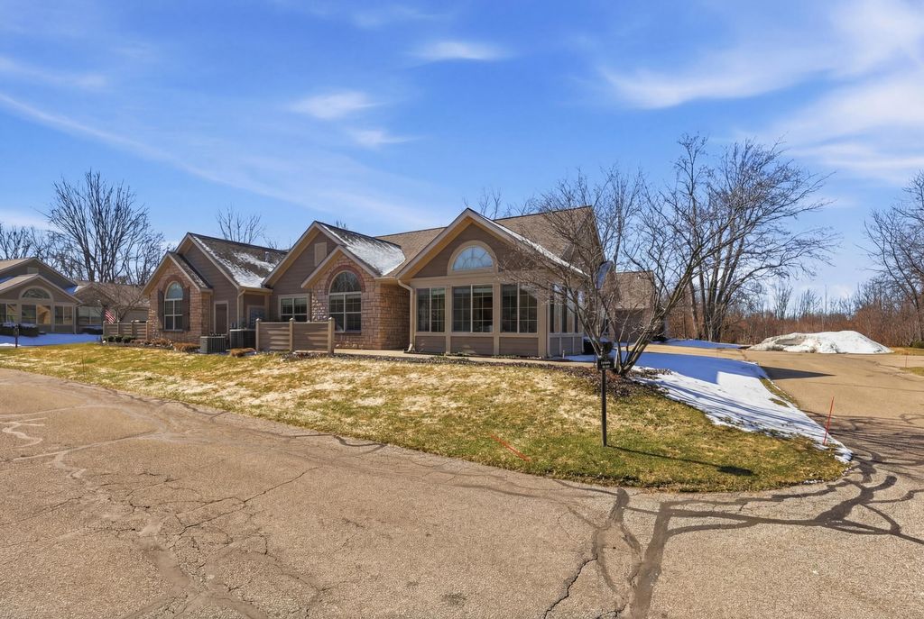 5315 Fawn Creek Drive SW, Wyoming, MI 49418