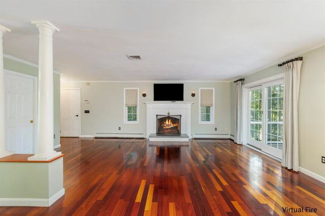 10 Kings Grant Drive, Atkinson, NH 03811