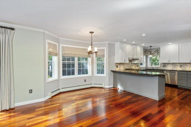 10 Kings Grant Drive, Atkinson, NH 03811