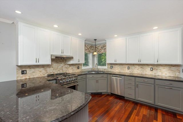 10 Kings Grant Drive, Atkinson, NH 03811