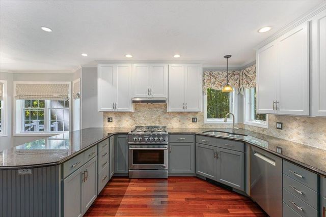 10 Kings Grant Drive, Atkinson, NH 03811
