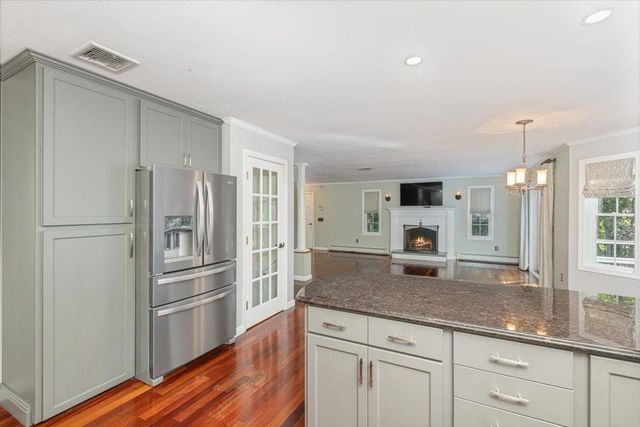 10 Kings Grant Drive, Atkinson, NH 03811