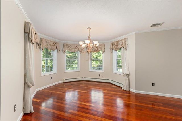10 Kings Grant Drive, Atkinson, NH 03811