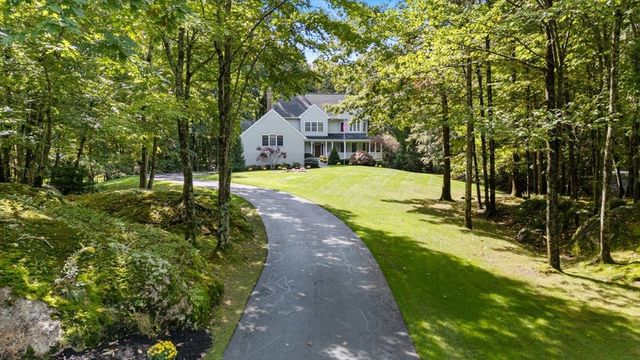 10 Kings Grant Drive, Atkinson, NH 03811