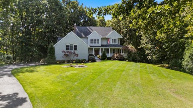 10 Kings Grant Drive, Atkinson, NH 03811