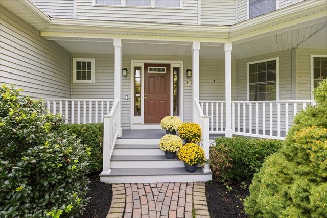 10 Kings Grant Drive, Atkinson, NH 03811