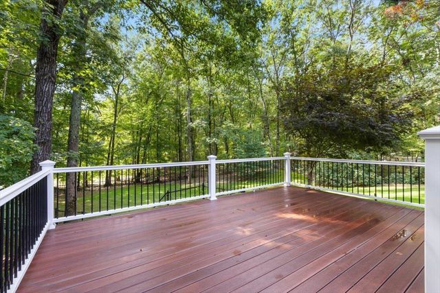 10 Kings Grant Drive, Atkinson, NH 03811
