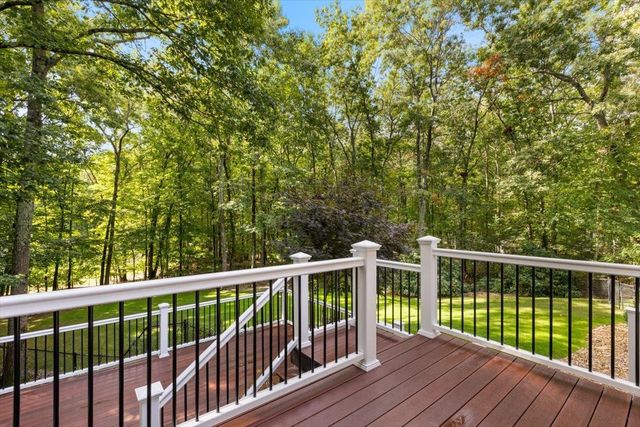 10 Kings Grant Drive, Atkinson, NH 03811