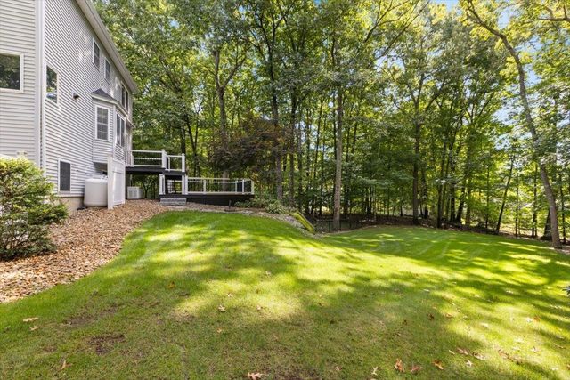 10 Kings Grant Drive, Atkinson, NH 03811