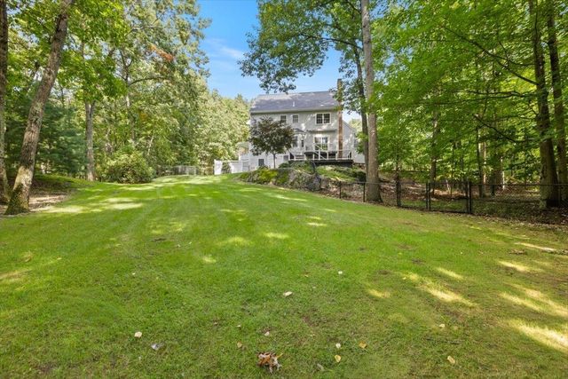 10 Kings Grant Drive, Atkinson, NH 03811