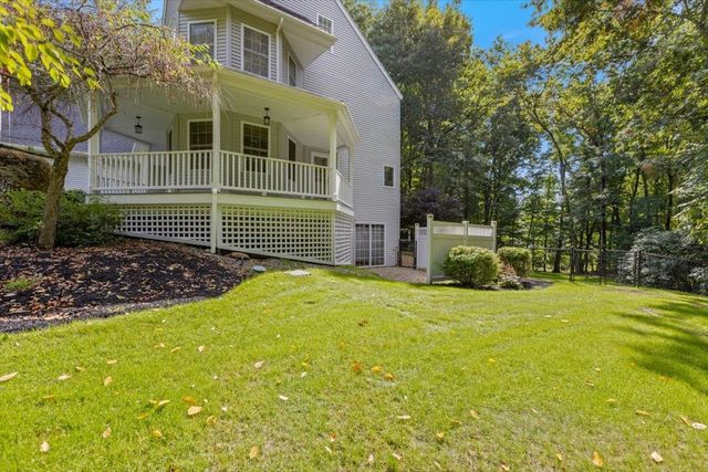 10 Kings Grant Drive, Atkinson, NH 03811