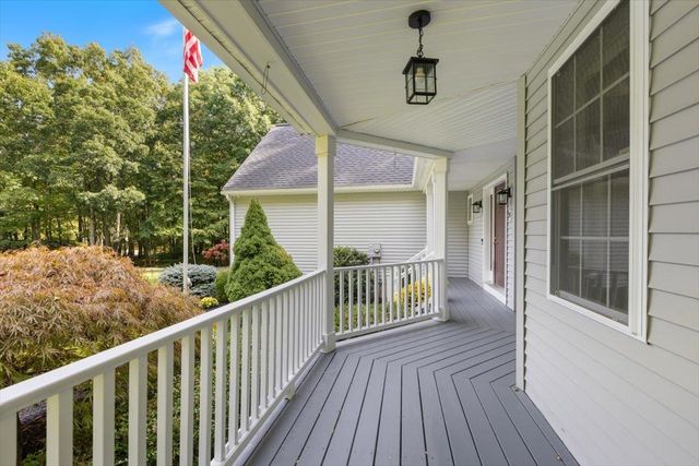 10 Kings Grant Drive, Atkinson, NH 03811