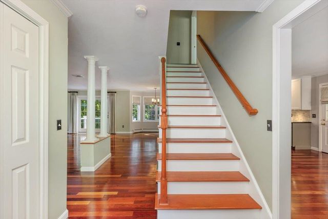 10 Kings Grant Drive, Atkinson, NH 03811