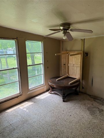 805 W Avenue C, Lampasas, TX 76550