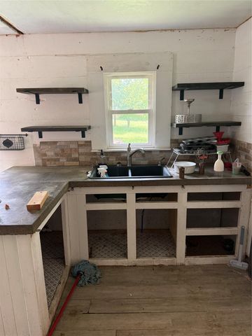 805 W Avenue C, Lampasas, TX 76550