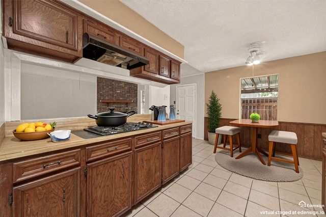 1001 N Shepherd Drive, Baytown, TX 77520