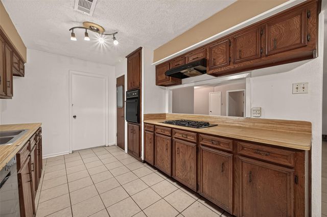 1001 N Shepherd Drive, Baytown, TX 77520