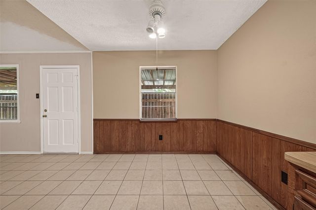 1001 N Shepherd Drive, Baytown, TX 77520