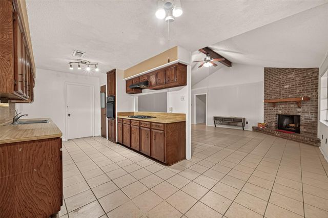 1001 N Shepherd Drive, Baytown, TX 77520