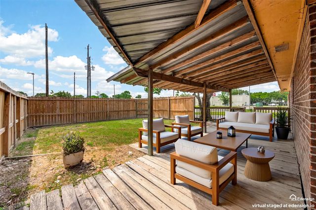 1001 N Shepherd Drive, Baytown, TX 77520
