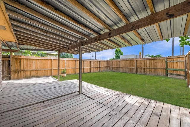 1001 N Shepherd Drive, Baytown, TX 77520