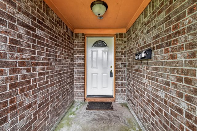 1001 N Shepherd Drive, Baytown, TX 77520