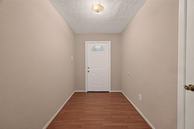 1001 N Shepherd Drive, Baytown, TX 77520