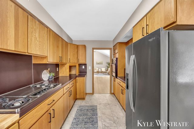 1122 W Green Street, Hastings, MI 49058