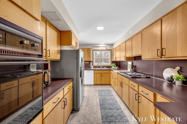 1122 W Green Street, Hastings, MI 49058