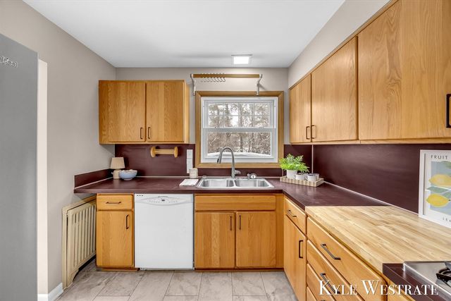 1122 W Green Street, Hastings, MI 49058