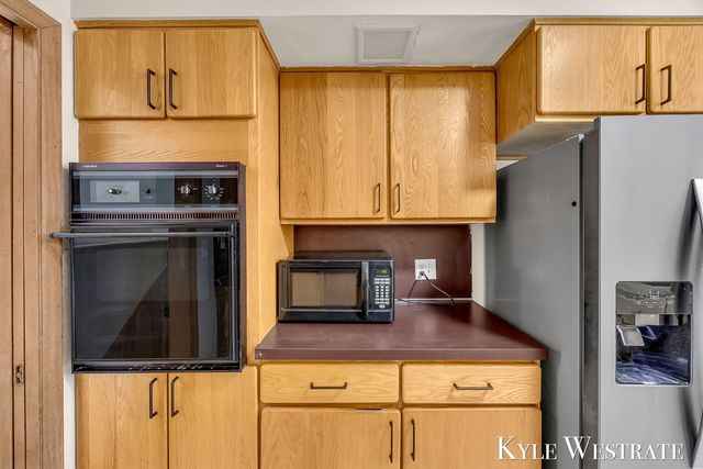 1122 W Green Street, Hastings, MI 49058