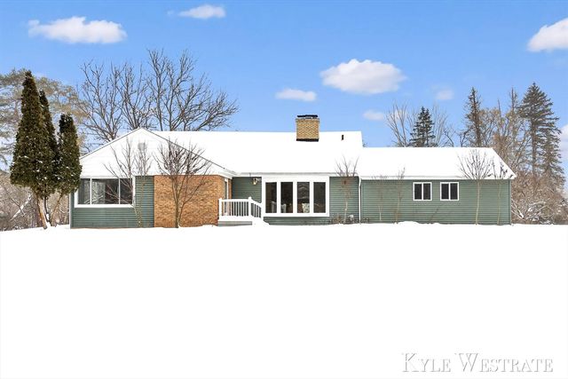 1122 W Green Street, Hastings, MI 49058
