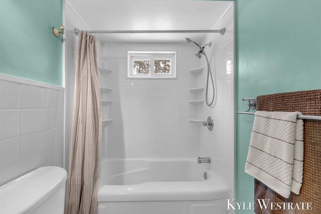 1122 W Green Street, Hastings, MI 49058