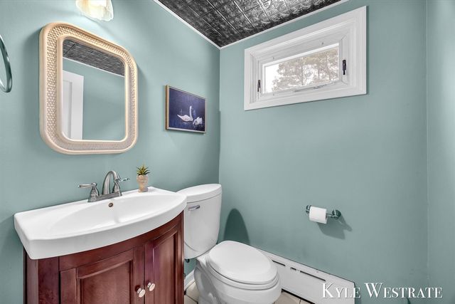 1122 W Green Street, Hastings, MI 49058