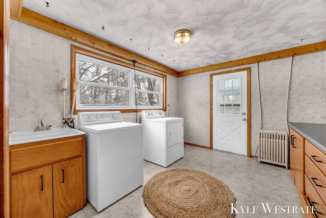 1122 W Green Street, Hastings, MI 49058