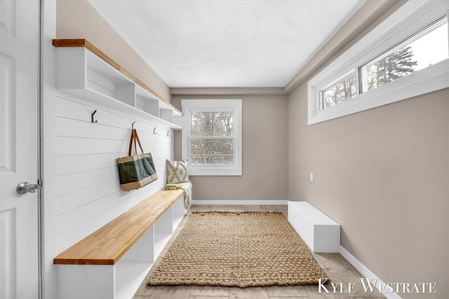 1122 W Green Street, Hastings, MI 49058