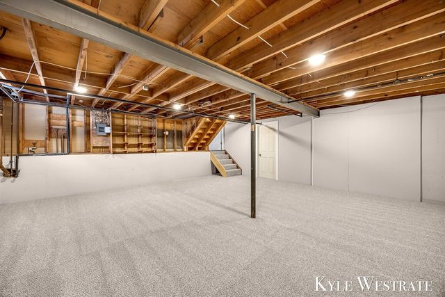 1122 W Green Street, Hastings, MI 49058