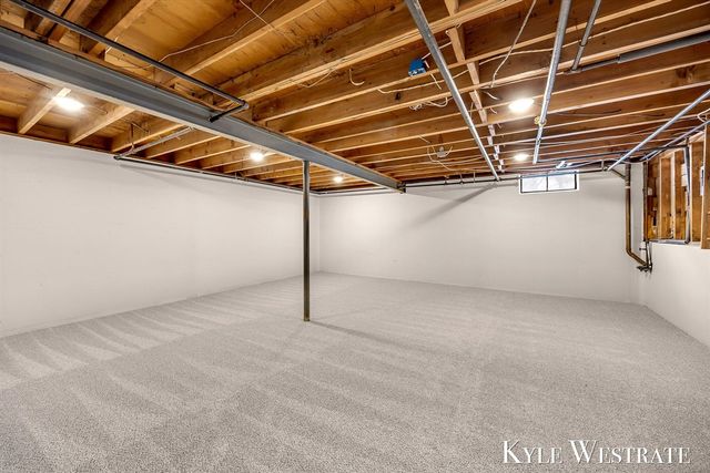 1122 W Green Street, Hastings, MI 49058