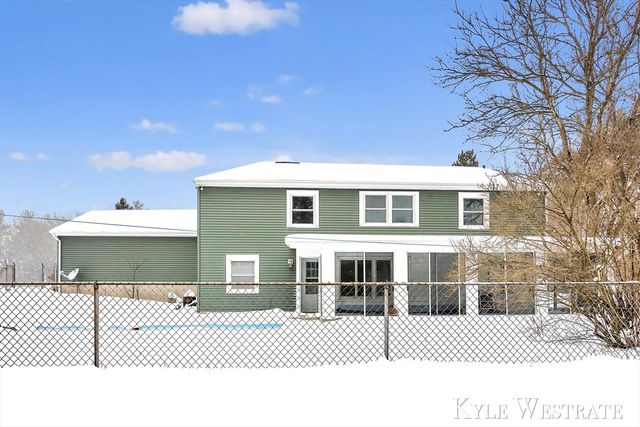 1122 W Green Street, Hastings, MI 49058