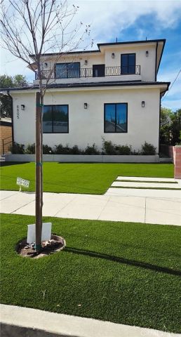 8805 Delco Ave, Winnetka, CA 91306