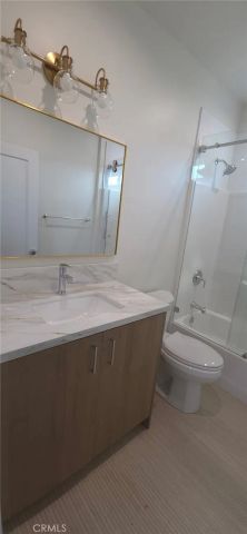 8805 Delco Ave, Winnetka, CA 91306