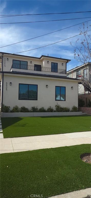 8805 Delco Ave, Winnetka, CA 91306