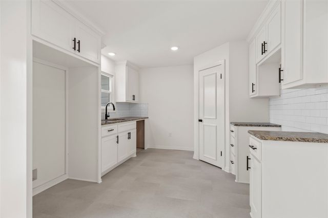 1104 W 10th Street, Mcgregor, TX 76657