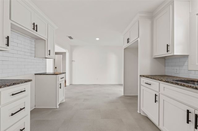 1104 W 10th Street, Mcgregor, TX 76657