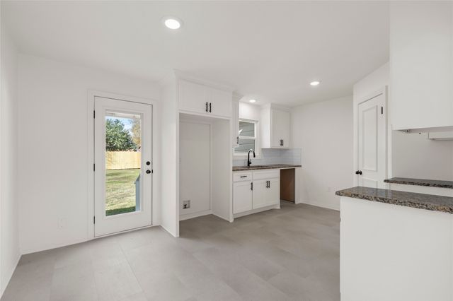 1104 W 10th Street, Mcgregor, TX 76657